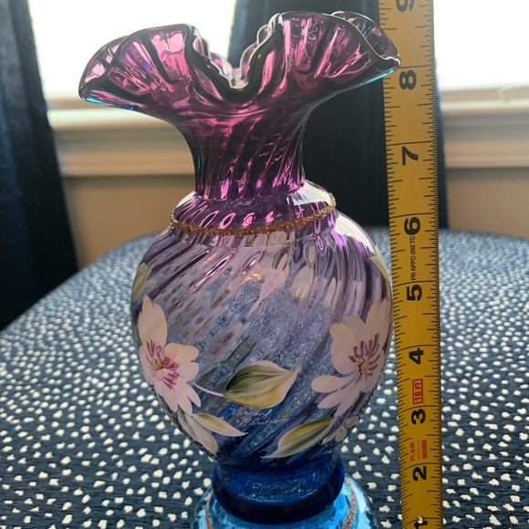 Fenton Mulberry Recognition vase - Picture 7 of 8